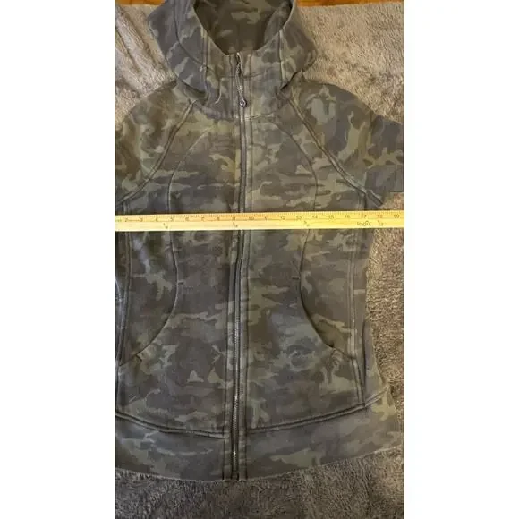 Lululemon Scuba Hoodie Jacket Cotton Heritage Camo Size 8 Green, Hair tie - Picture 8 of 9